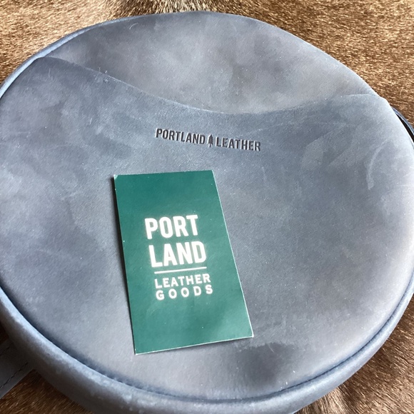 Portland Leather Goods Large Deep Water Blue Circle Crossbody Handbag - Picture 10 of 10